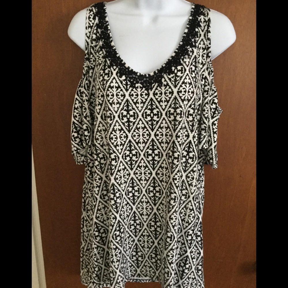 Dept 222 cold shoulder top